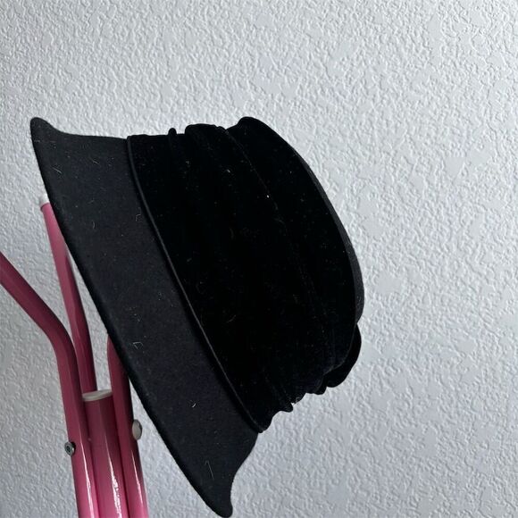 Vintage Betmar New York Women's Black Velvet Cloche Hat 6 1/2 - Picture 4 of 8